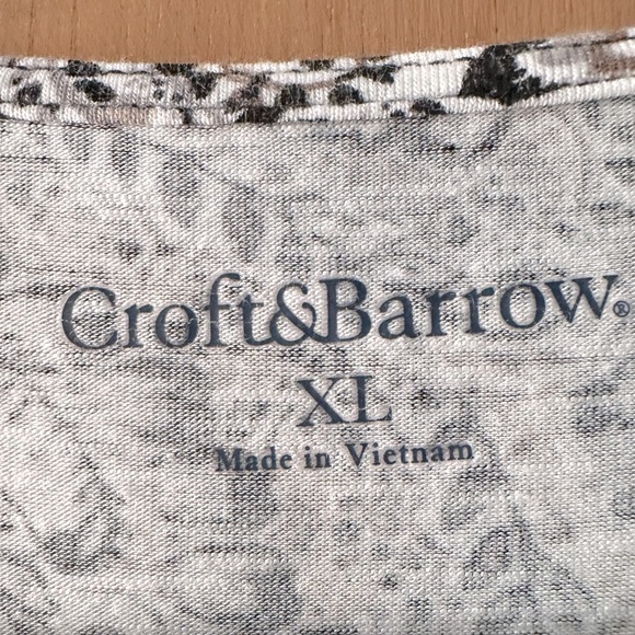 Craft & Barrow Womens top in black,tan and white print. 3/4 sleeves. - Picture 3 of 7